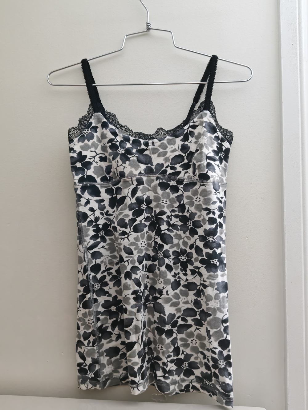 American Eagle Y2K Lace Trim Black & White Floral Cotton Tank Top Size XS